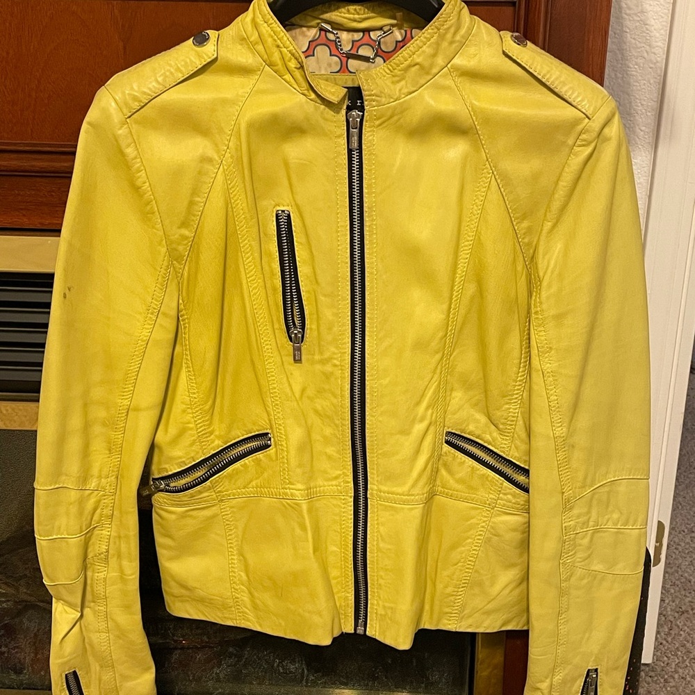 Wilson’s Leather - Black Rivet (yellow) Genuine Leather coat -size Medium